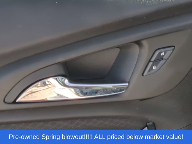Used 2025 Summit White Chevrolet LT image 21