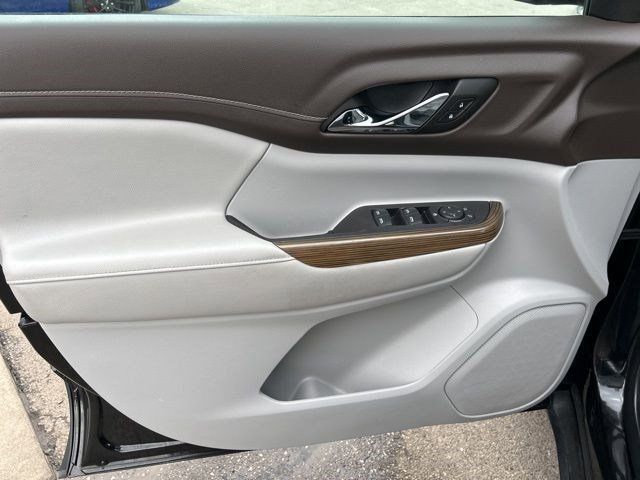 2022 GMC Acadia SLE photo