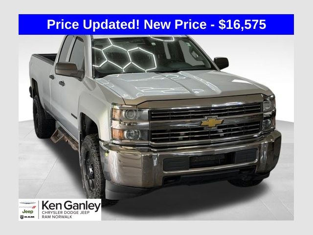 Silver Ice Metallic 2015 Chevrolet Silverado 2500HD Pickup Truck Four-Wheel Drive 6-Speed Automatic Overdrive