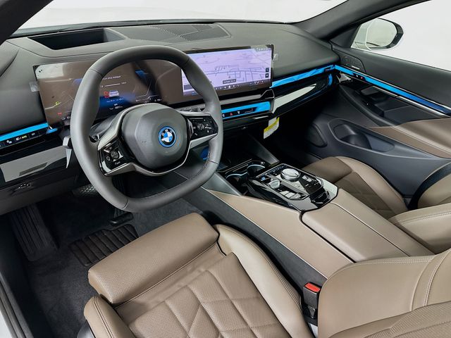 2025 BMW i5 xDrive40 9