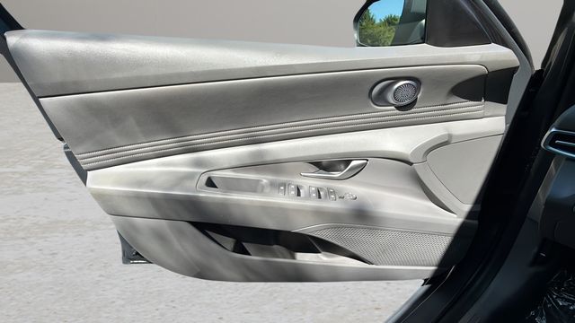 Used 2025 Gray Hyundai SEL Convenience image 17