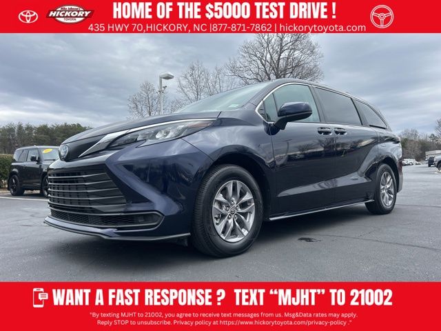 2024 Toyota Sienna LE 8-Passenger AWD