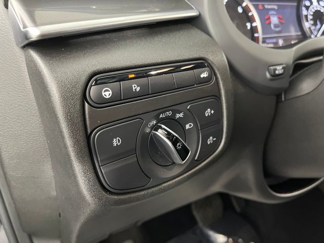 Certified Used 2025 Blue INFINITI LUXE image 27