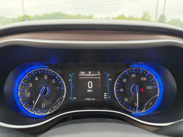 2017 Chrysler Pacifica Touring L - 11
