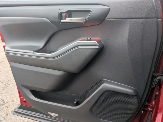 2022 Toyota Highlander - Image 15