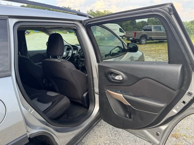 Used 2017 Silver Jeep Sport image 15