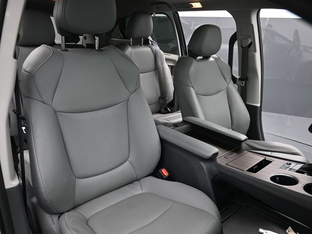 2021 Toyota Sienna XLE 31