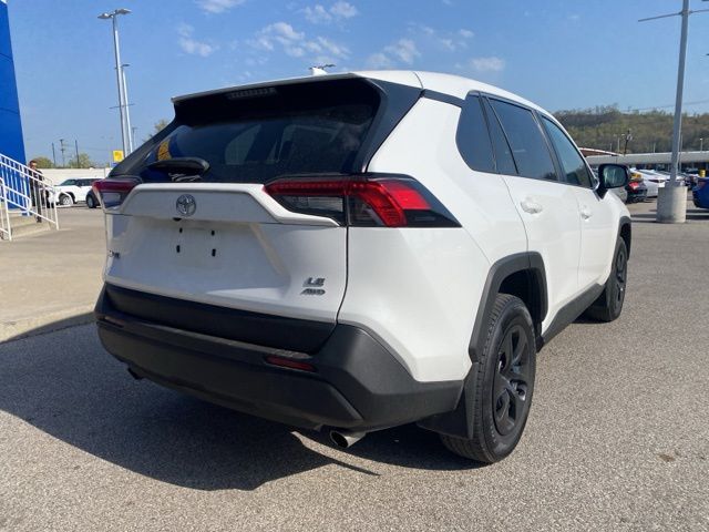 2023 Toyota RAV4 LE photo