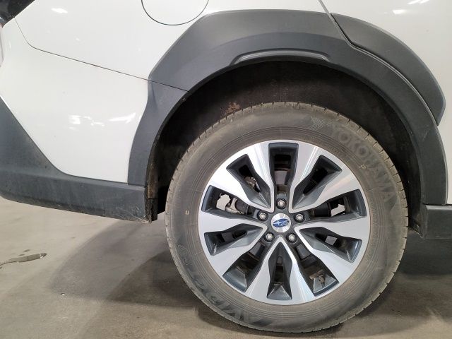 2024 Crystal White Pearl Subaru Outback Touring AWD SUV