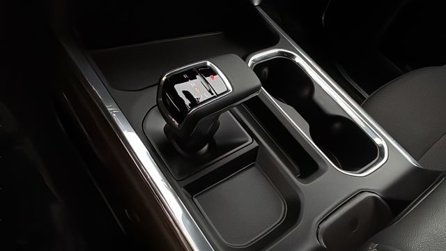 Used 2025 White Chevrolet RST image 30