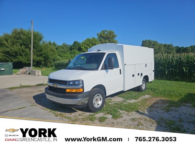 2025 Chevrolet Express Chassis 3500 Cutaway 139