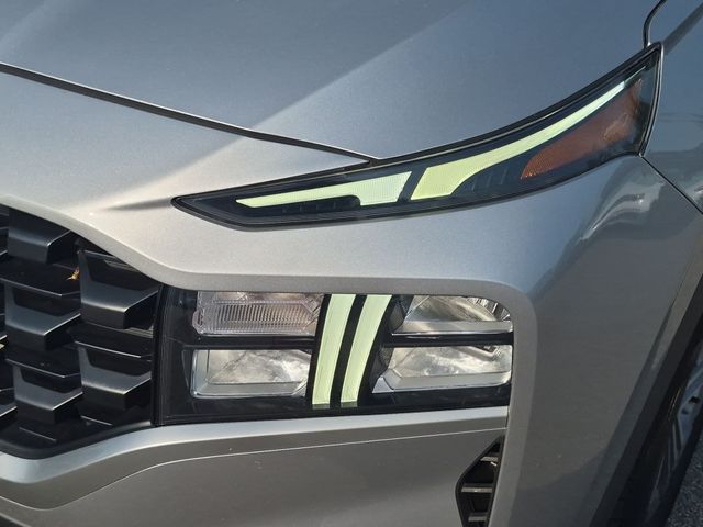 Used 2023 Silver Hyundai SE image 9