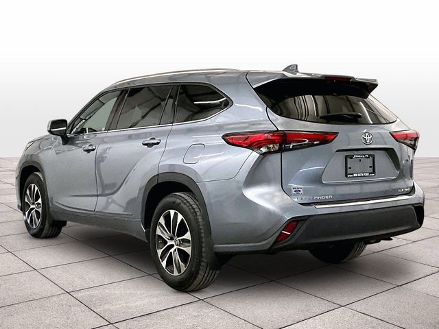 2020 Toyota Highlander XLE Silver at Bob Ruth Ford