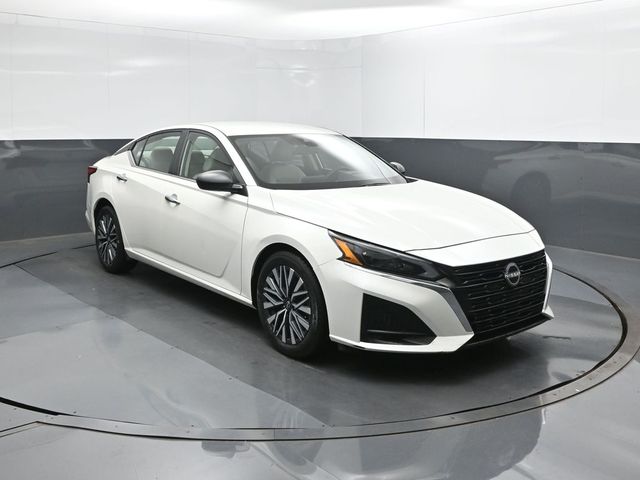 Used 2025 Nissan Altima Sedan
