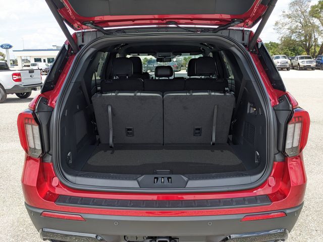 2026 Rapid Red Metallic Tinted Clearcoat Ford Explorer ST-Line RWD SUV