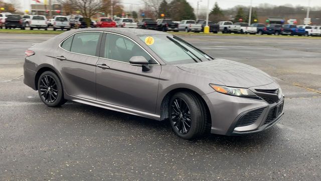 2022 Toyota Camry SE 2