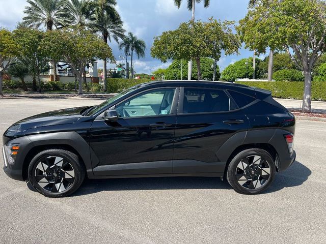 Used 2025 Black Hyundai SEL image 2