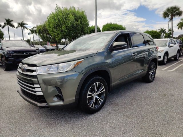 2019 Toyota Highlander LE 14