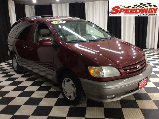 2001 Toyota Sienna LE's photo