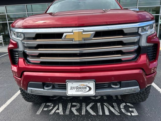 Used 2022  Chevrolet High Country image 14