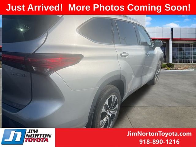 2021 Toyota Highlander Hybrid XLE 3