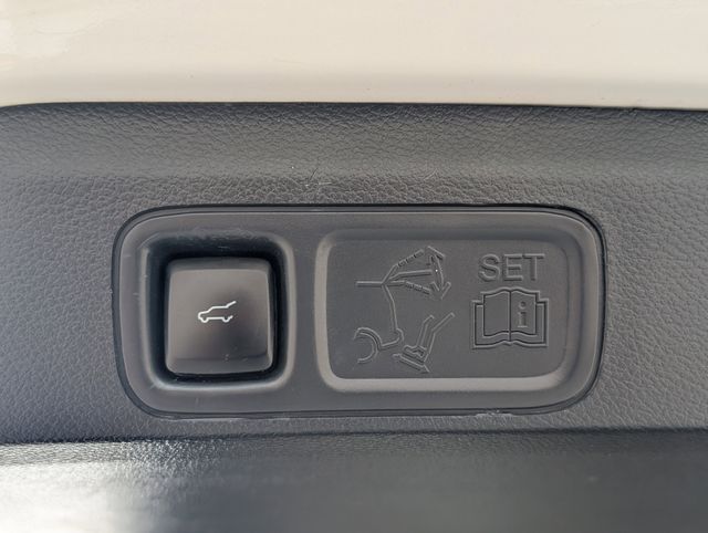 2022 Ford Expedition Limited White at EAG Ford Navasota