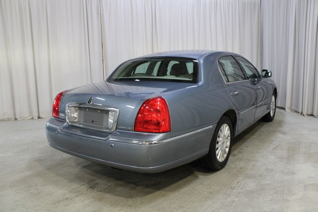 Used 2003 Silver Lincoln Signature image 21