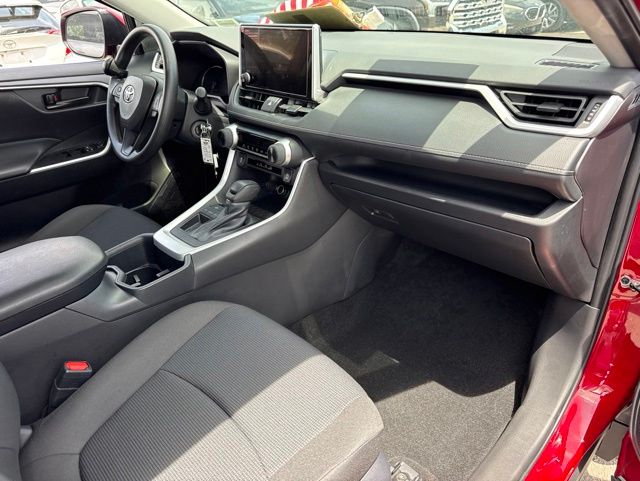 2025 Toyota RAV4 LE - Photo 15