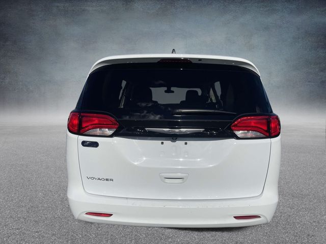 2022 Chrysler Voyager LX 5