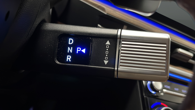 Used 2025 Phantom Black Hyundai Limited image 19