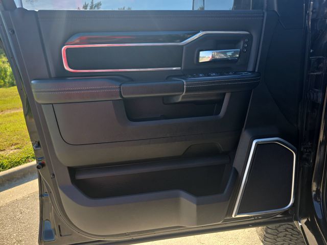 Used 2022 Diamond Black Ram Laramie image 27