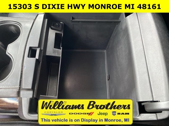 2017 Chevrolet Suburban LT - Iridescent Pearl Tricoat exterior view 20