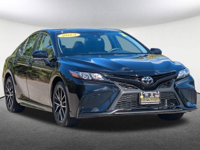 2023 Toyota Camry SE 2