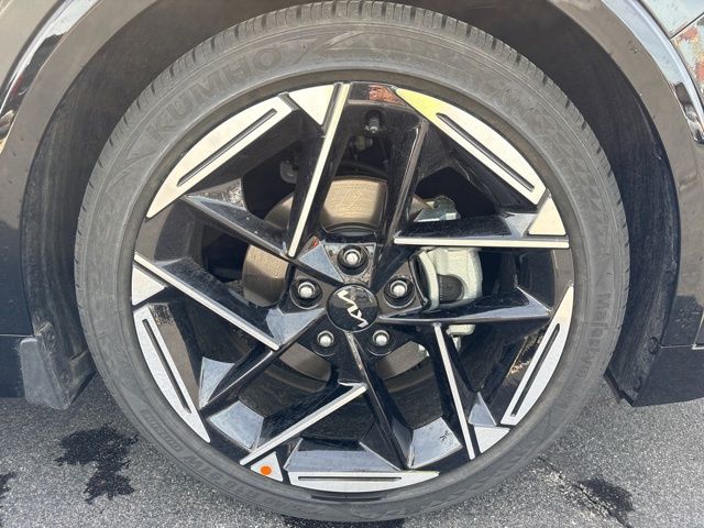 Used 2025 Gray Kia GT-Line image 36