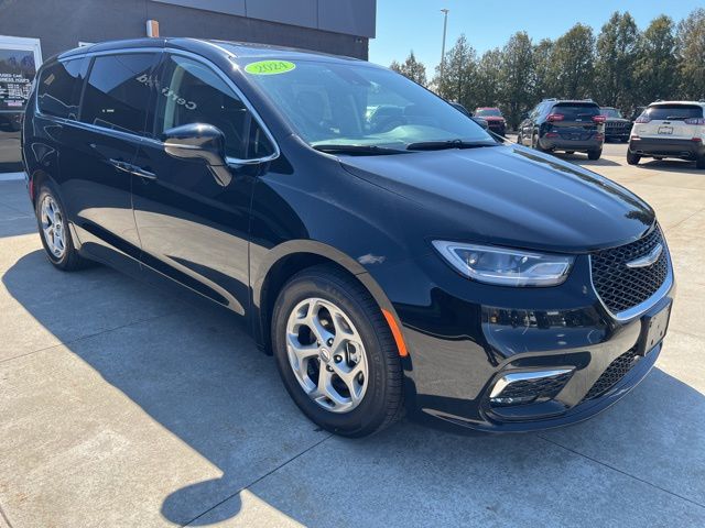 Diamond Black Crystal Pearlcoat 2024 Chrysler Pacifica Limited FWD Minivan Front-Wheel Drive 9-Speed Automatic