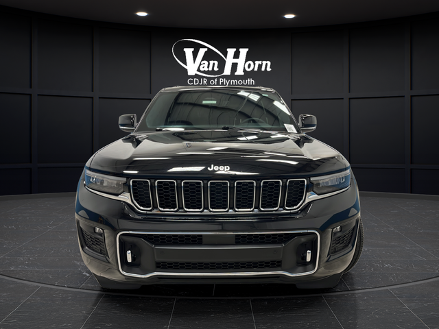Certified Used 2025 Diamond Black Crystal Pearlcoat Jeep Overland image 2