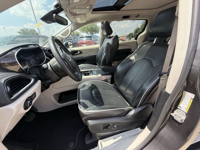 2023 Chrysler Pacifica Limited Gray at Durrett Motor Company