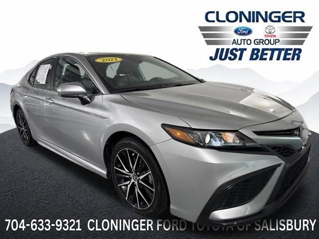 Celestial Silver Metallic 2021 Toyota Camry Sedan Front-Wheel Drive 8-Speed Automatic