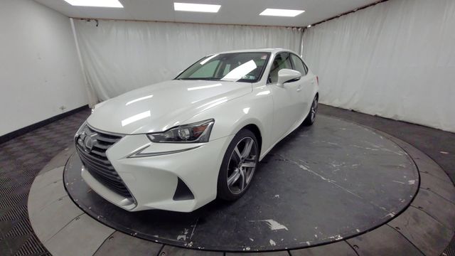 2017 – Lexus – IS