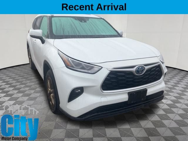 Pearl 2022 Toyota Highlander Hybrid Bronze Edition AWD SUV / Crossover All-Wheel Drive Continuously Variable Transmission