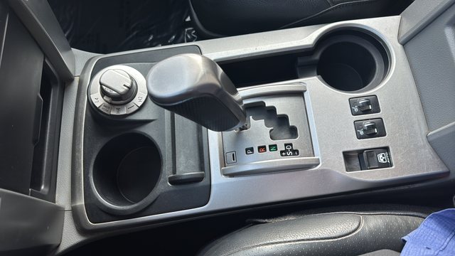 Used 2013 Classic Silver Metallic Toyota SR5 image 18