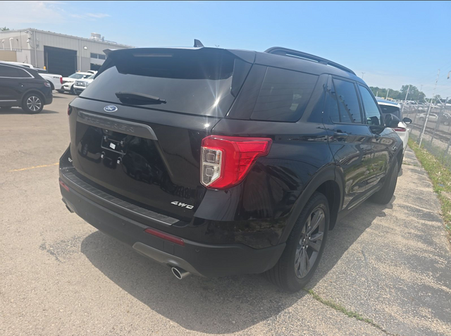 2023 Black Metallic Ford Explorer XLT 4X4 SUV