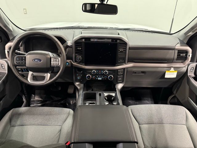 2025 Ford F-150 XLT photo