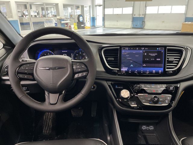 2025 Chrysler Pacifica Limited photo