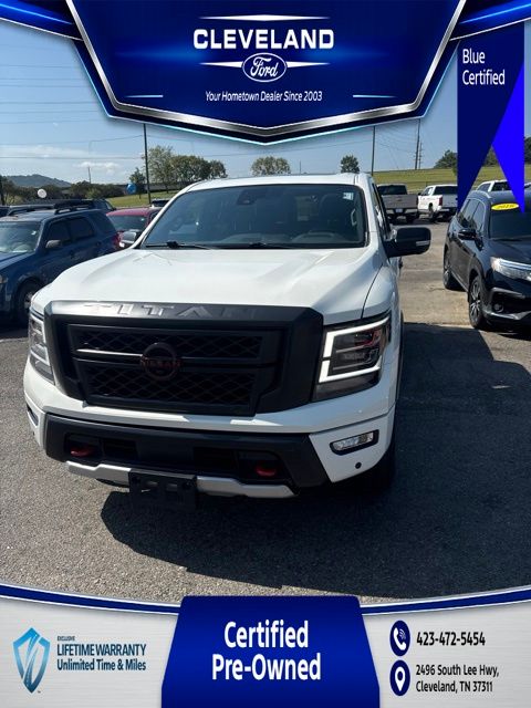 Glacier White 2024 Nissan Titan Pickup Truck Four-Wheel Drive 9-Speed Automatic