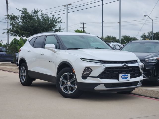 White (Iridescent Pearl Tricoat) 2023 Chevrolet Blazer 2LT FWD SUV / Crossover Front-Wheel Drive 9-Speed Automatic Overdrive