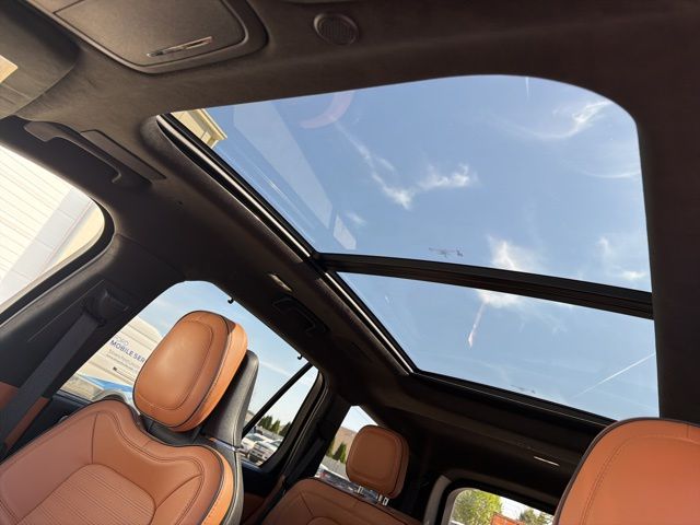 2025 White Metallic Lincoln Aviator Black Label AWD SUV