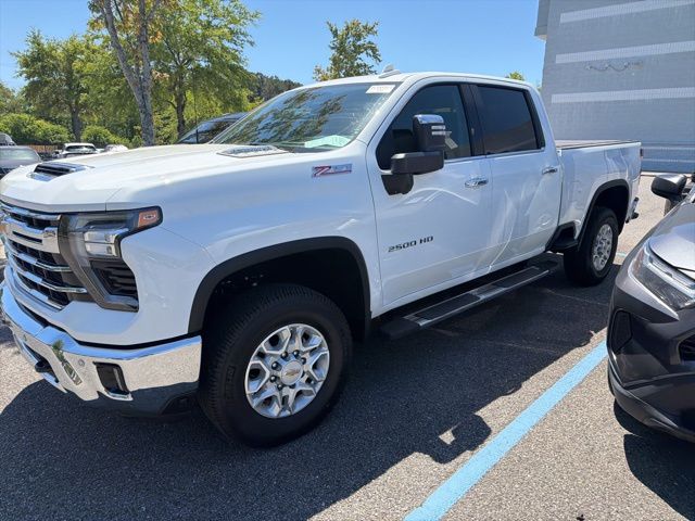 Summit White 2026 Chevrolet Silverado 2500HD LTZ Crew Cab 4WD Pickup Truck Four-Wheel Drive Automatic