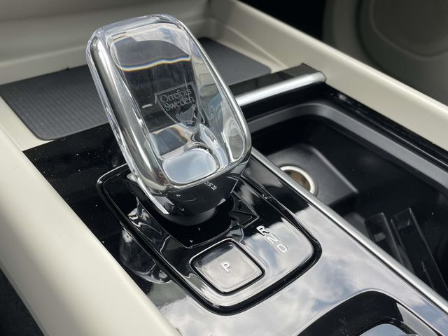 New 2026 White Volvo T8 Ultra image 30