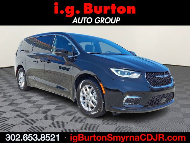 Diamond Black 2026 Chrysler Pacifica Minivan Front-Wheel Drive 9-Speed Automatic